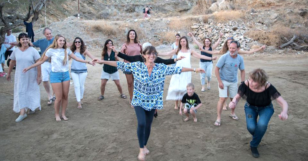 Greek folk dancing lessons for groups at Sifnos