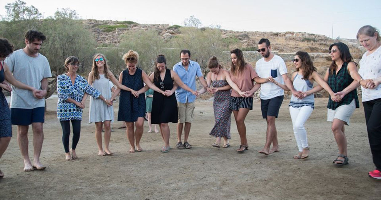 Greek folk dancing lessons for groups at Sifnos