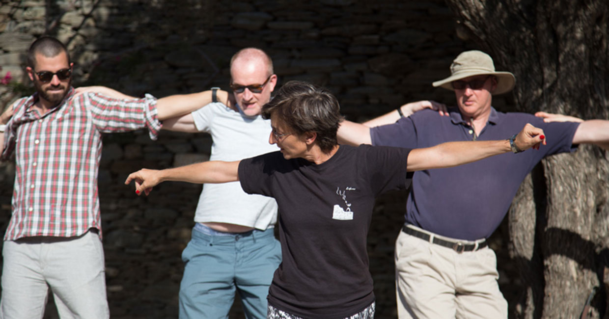 Greek folk dancing lessons for groups at Sifnos