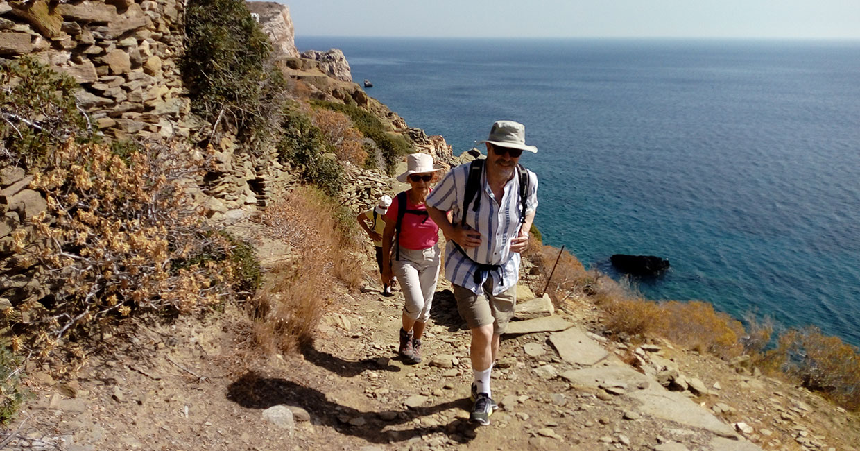 Trekking tours with groups in Sifnos