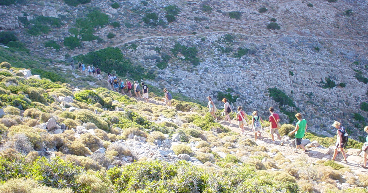 Trekking tours with groups in Sifnos