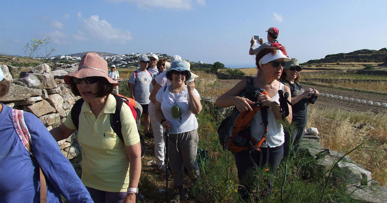 Trekking tours with groups in Sifnos