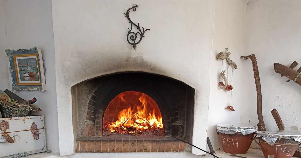 Wood oven cooking for groups in Sifnos